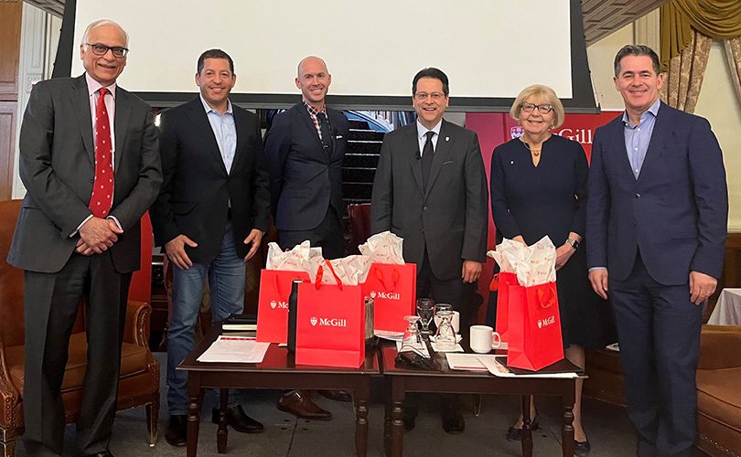 De gauche à droite: Ram Panda, ambassadeur principal des dons planifiés; Jordan Waxman, membre du Conseil sur le don stratégique; professeur Brian Wenzel, modérateur; Daniel Frajman, Marilyn Piccini-Roy et Barry Pascal, membres du Conseil sur le don stratégique